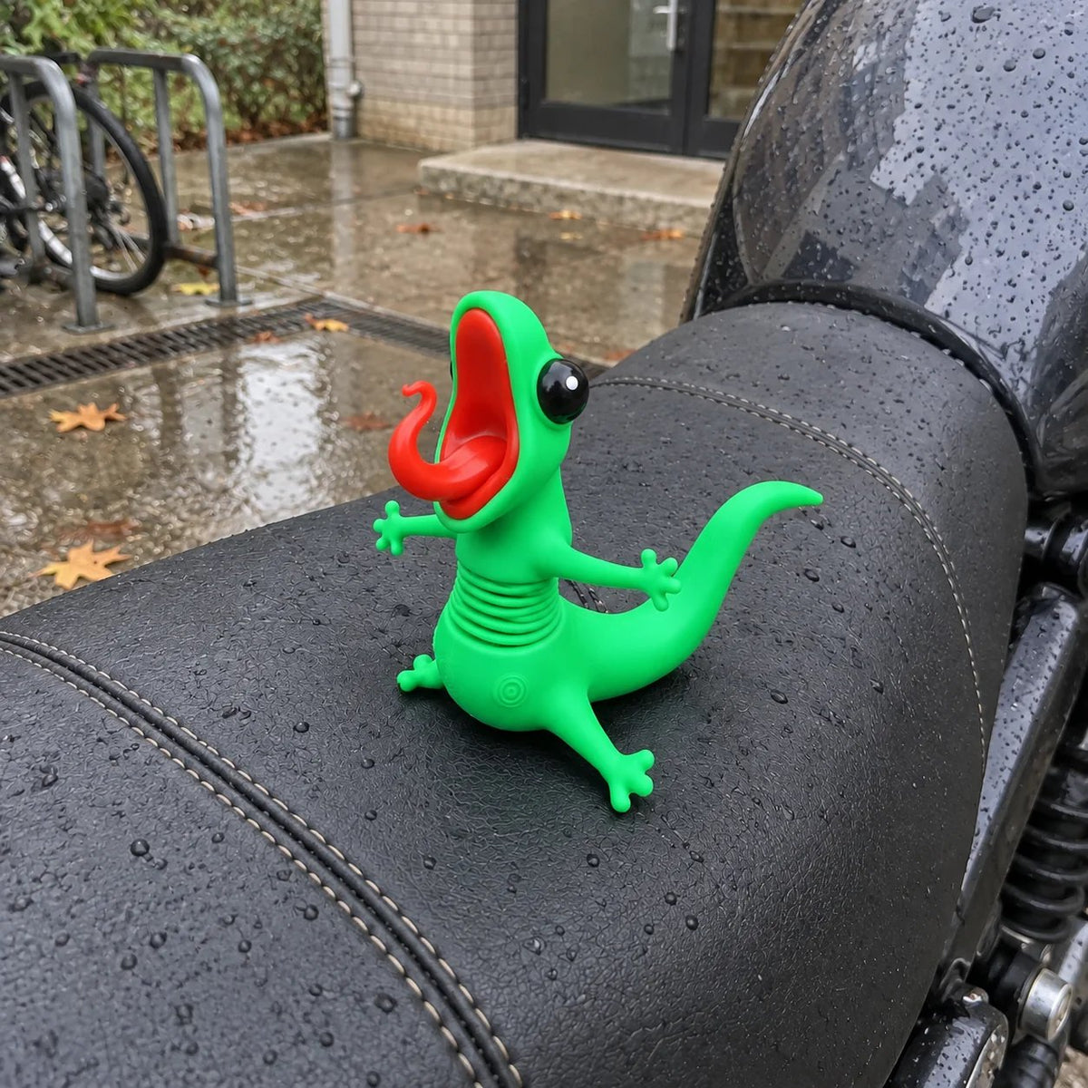 🦎🏍Wobbly Riding Buddy – Car & Motorcycle Decor